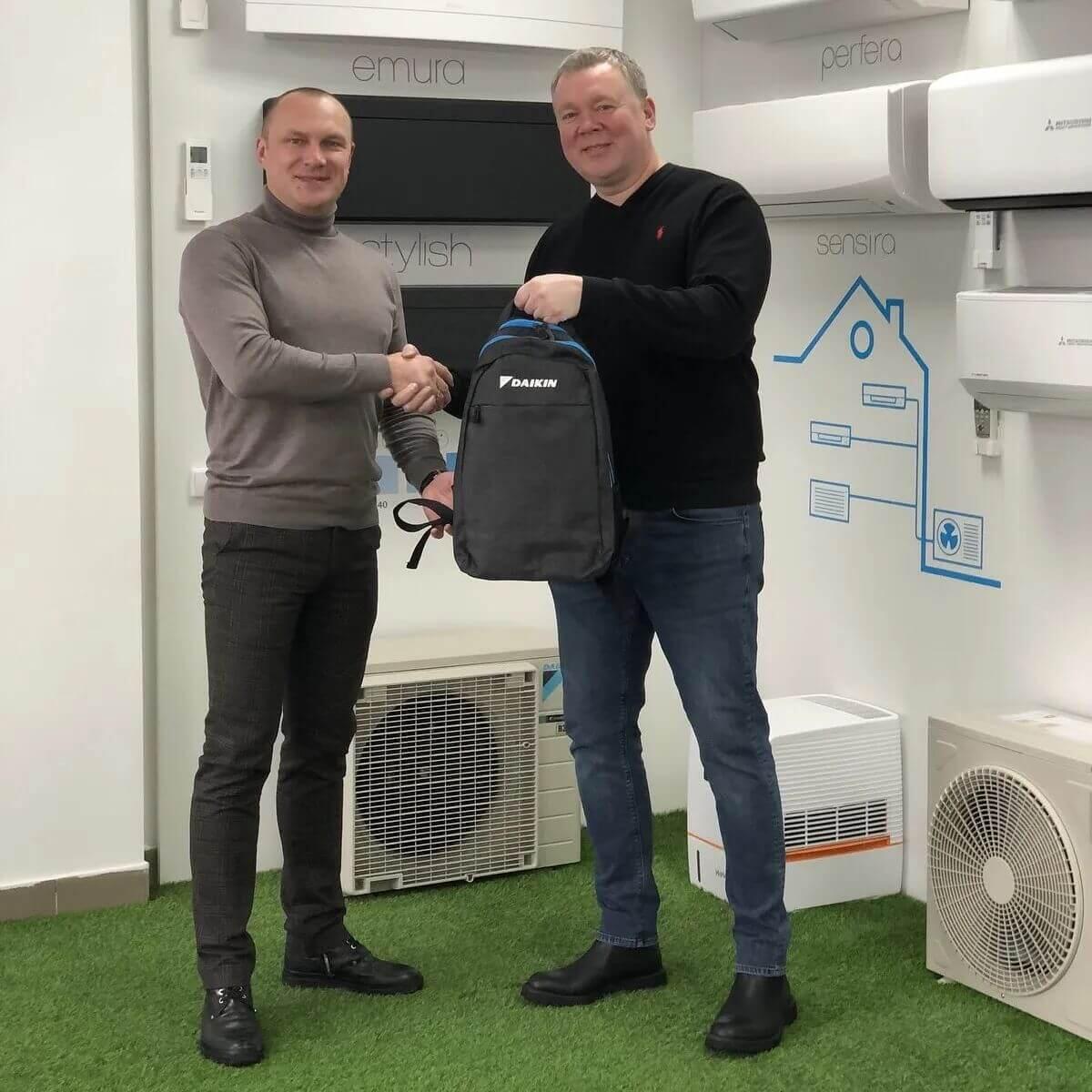 Вручение подарков от дистрибьютора Daikin